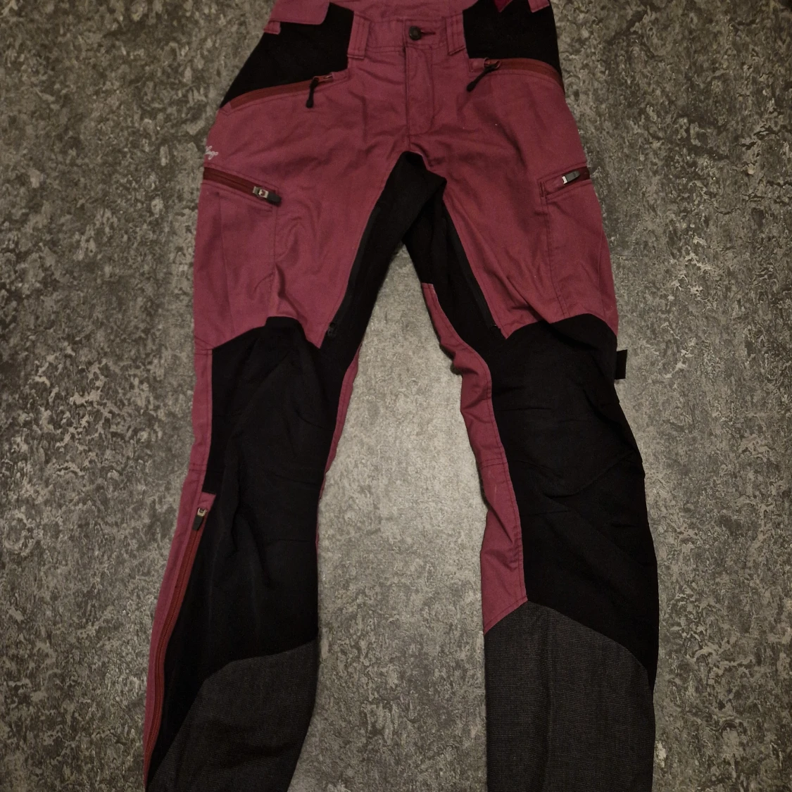 Vinröda byxor från Lundhags