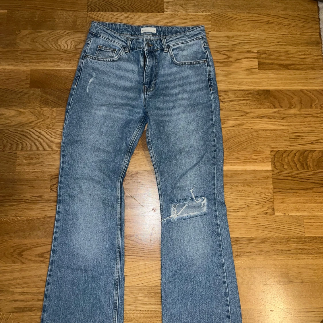 Blå jeans från Gina tricot