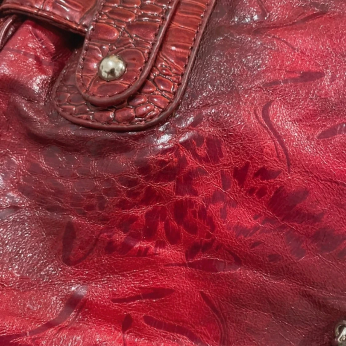 Röd axelväska med kedjedetalj - 92