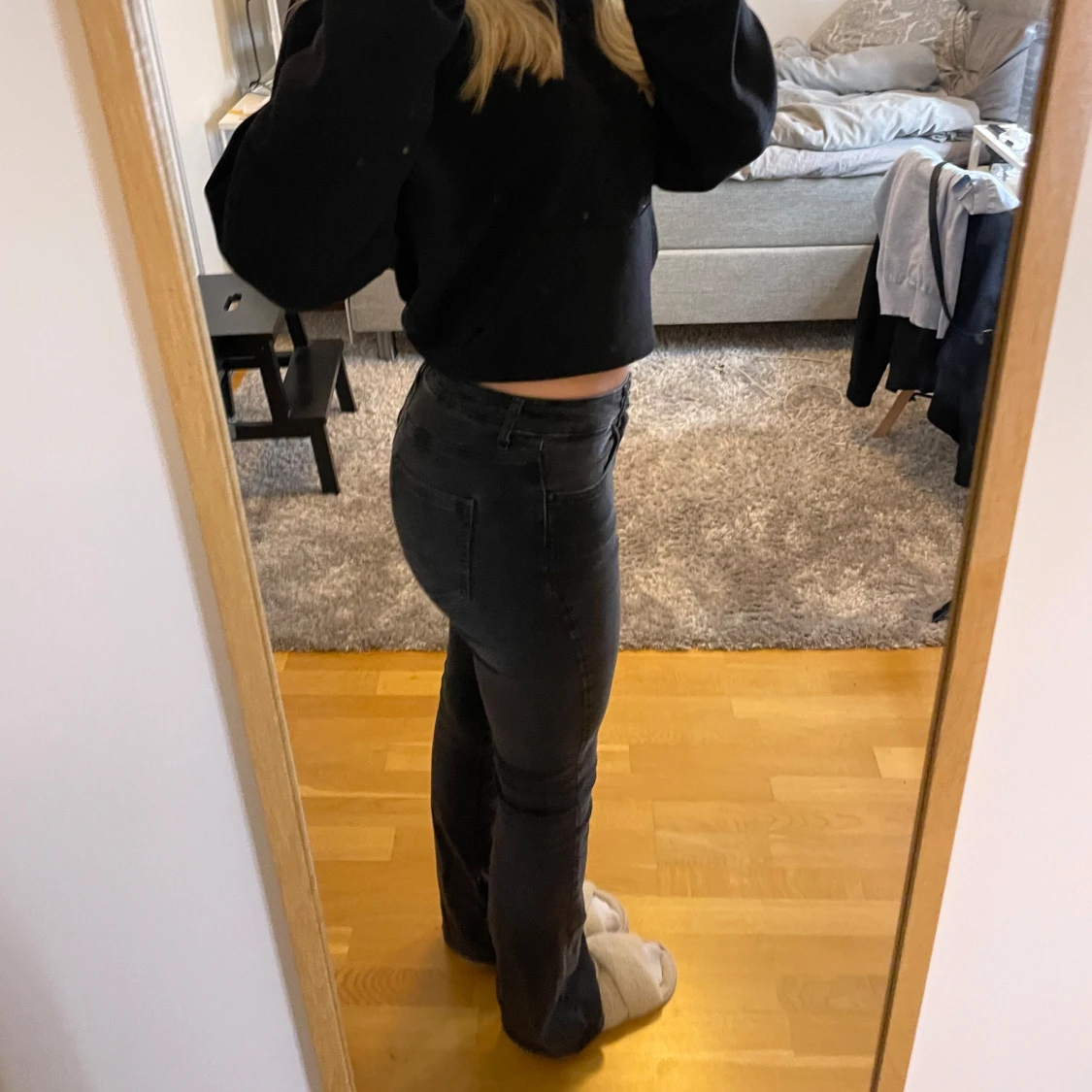 Svarta bootcut jeans - 90