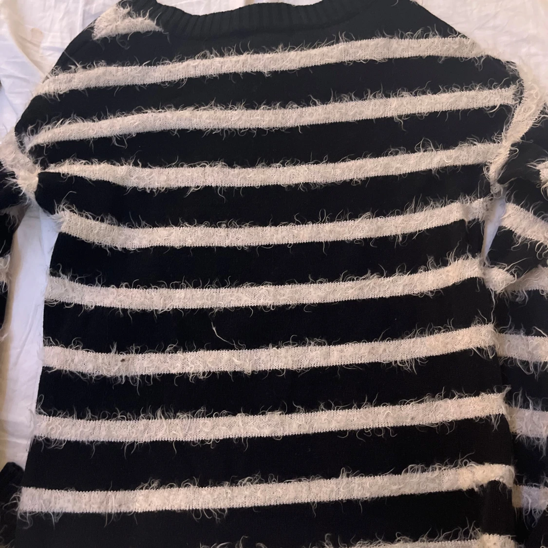 Svart och vit randig tröja från Sweater Project - 90