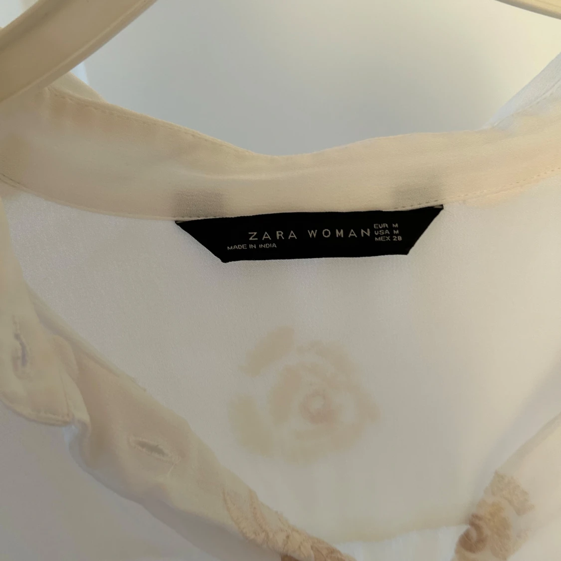 Vit spetsblommig blus från Zara - 91