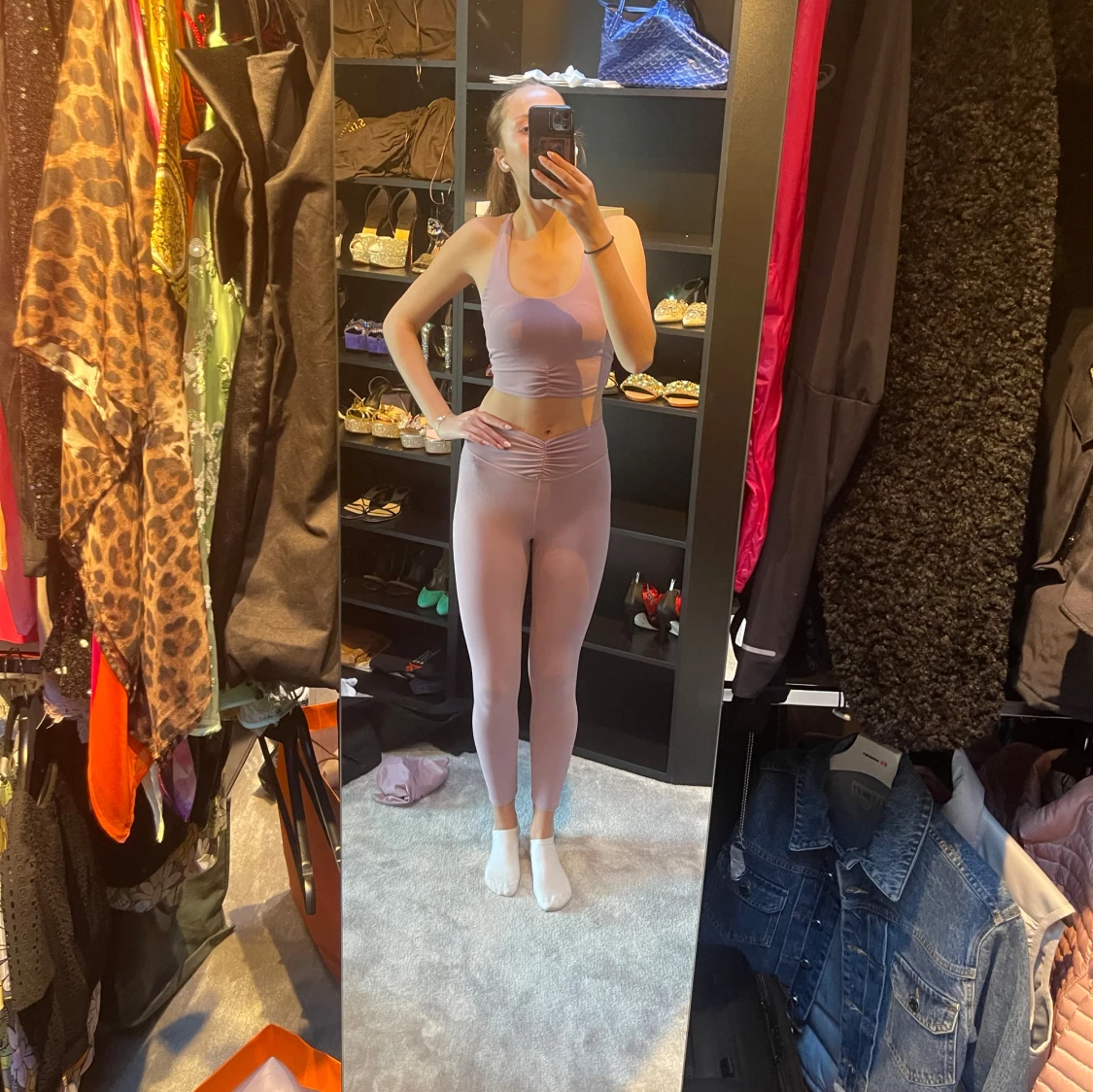 Rosa träningstopp och leggings och shorts - 90