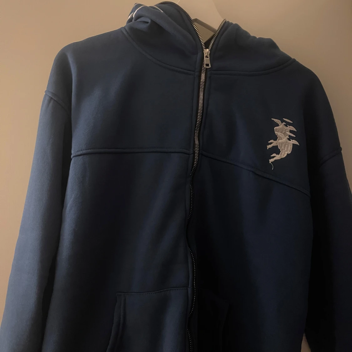 Mörkblå hoodie med dragkedja - 91