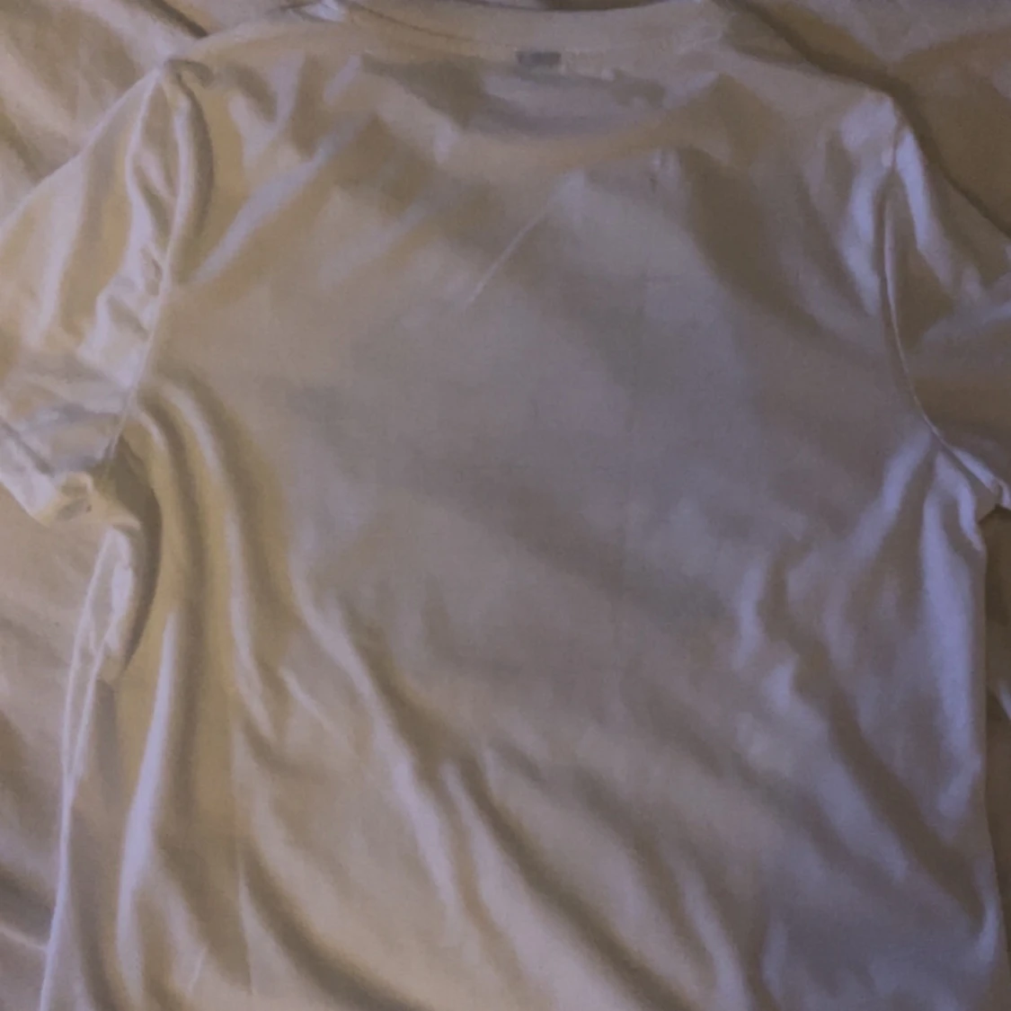 Vit t-shirt med läpptryck - 90