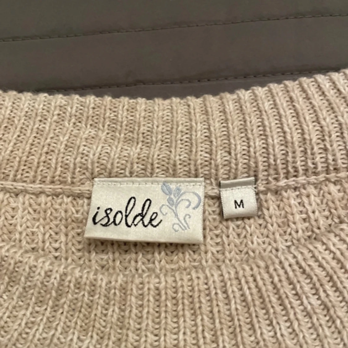 Beige stickad väst från Isolde - 91