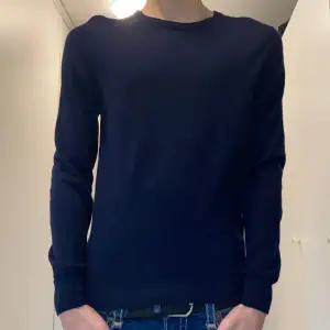 En rikgit skön stickad 100% merino ull tröja från These Glory Days, den är i bra skick utan hål, fläckar eller liknade,—Modellen är 185cm.                                   Skriv vid minsta fråga eller fundering🔥👍