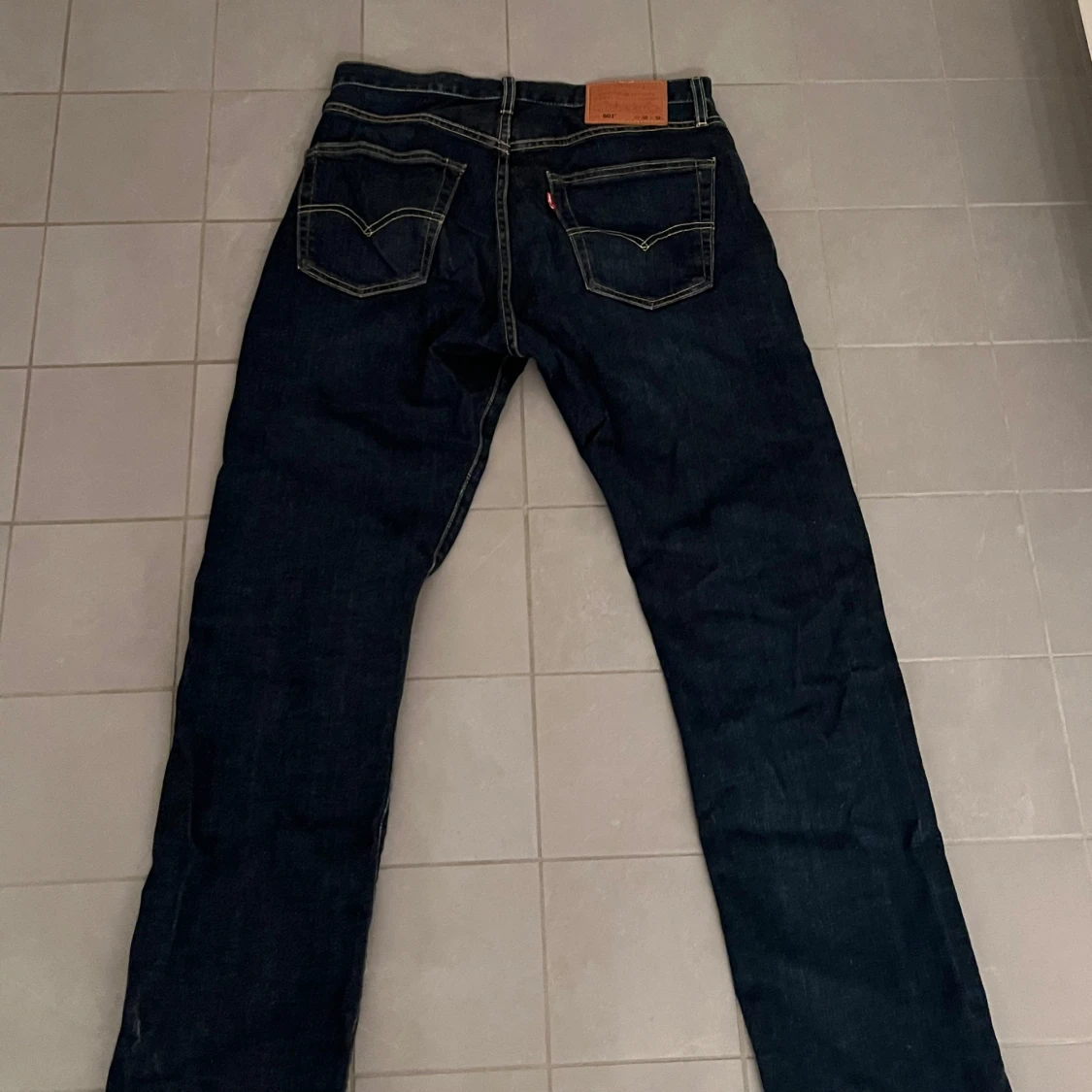 Levi's 501 jeans i mörkblå  - 90