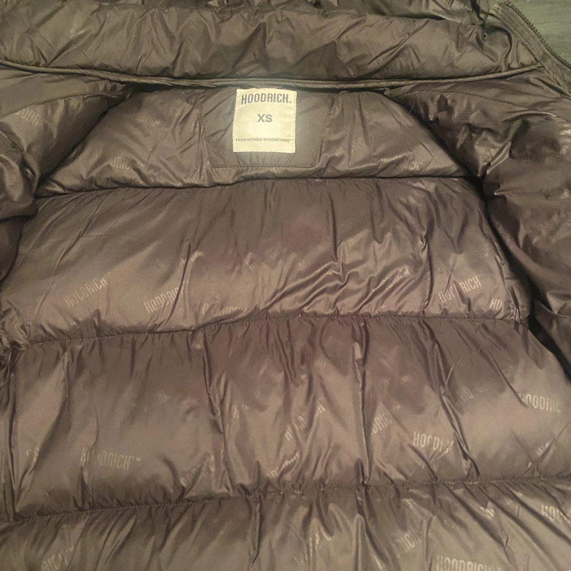 Svart pufferjacka från Hoodrich - 93