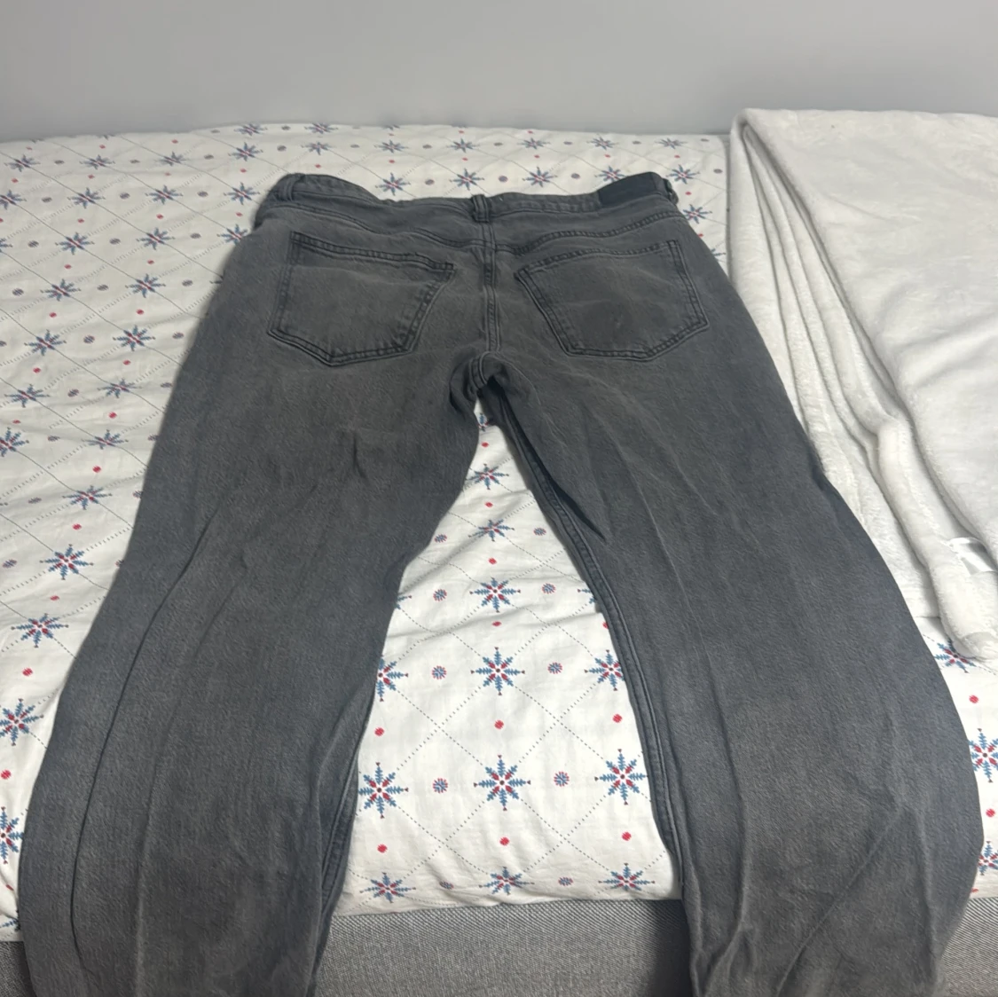 Grå flared jeans från Perfect Jeans  - 91