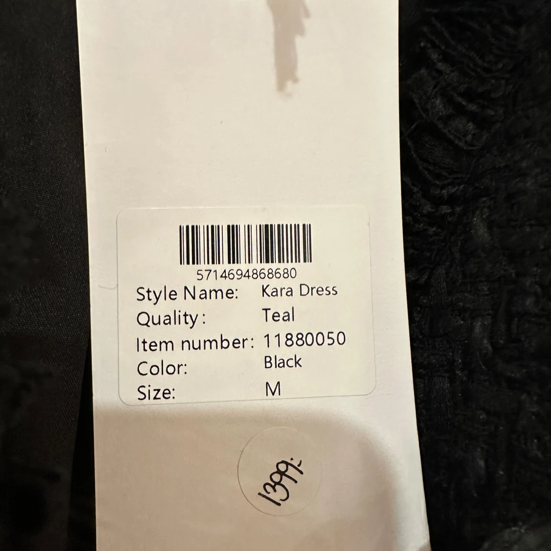 Svart kappklänning från Noella - 2