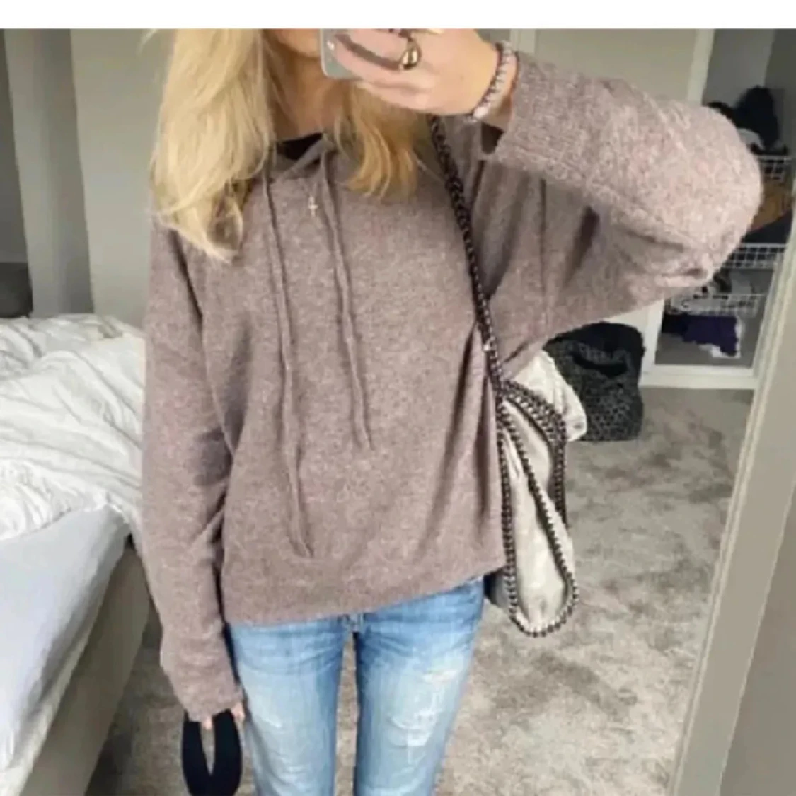 Beige stickad hoodie