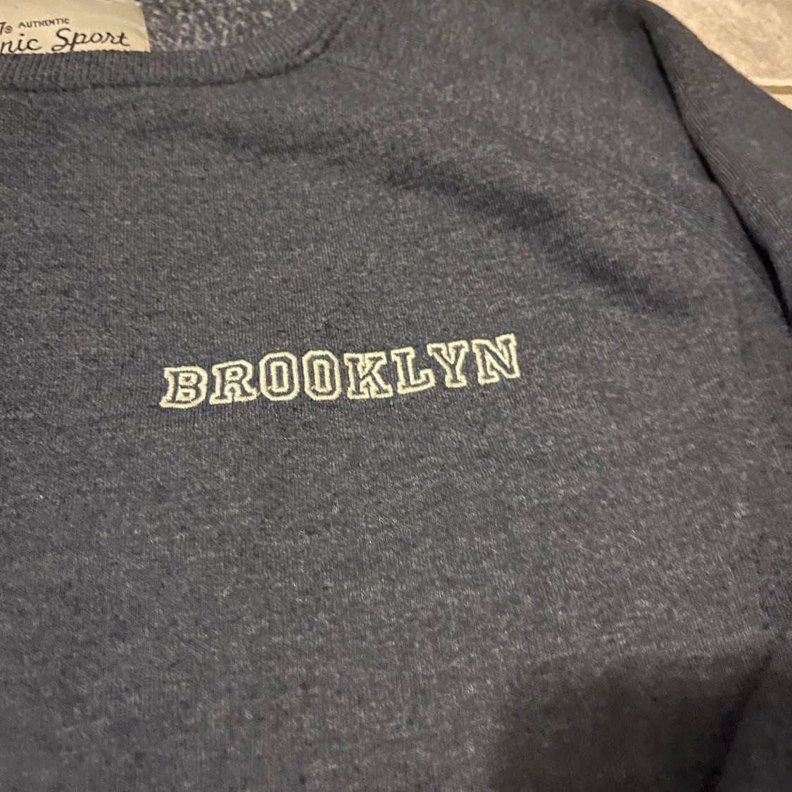 Mörkblå tröja  - 2