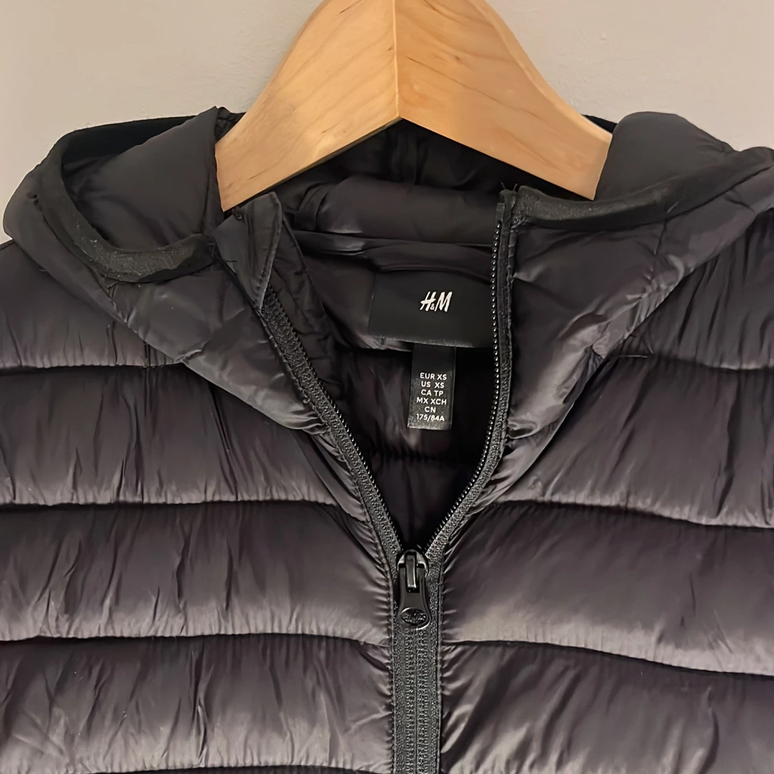 Svart pufferjacka från H&M - 2