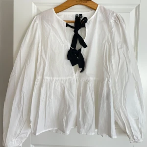 Blus storlek M oanvänd  - Oanvänd storlek M från Nelly 