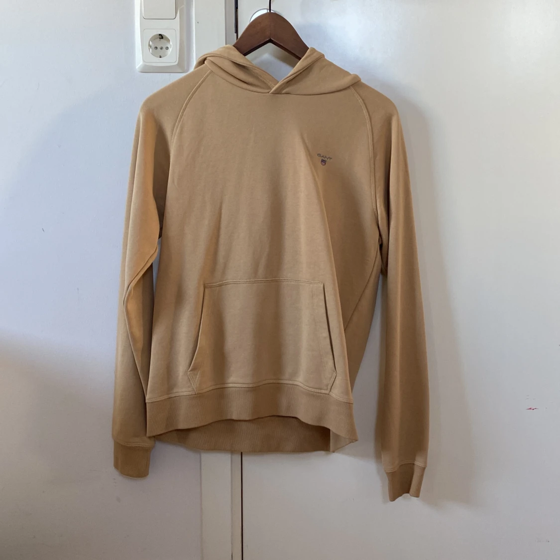 Beige hoodie från GANT