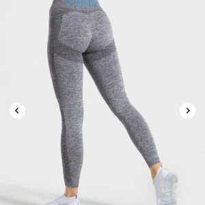  gråa thighs från Gymshark - Jättefina och sköna thights från gymshark med en skuggning som framhäver rumpan!  Sparsamt använda, köpta för 600kr