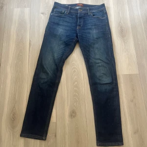Jack & Jones jeans - Jack & Jones jeans modell slim Glenn, toppen skick!
