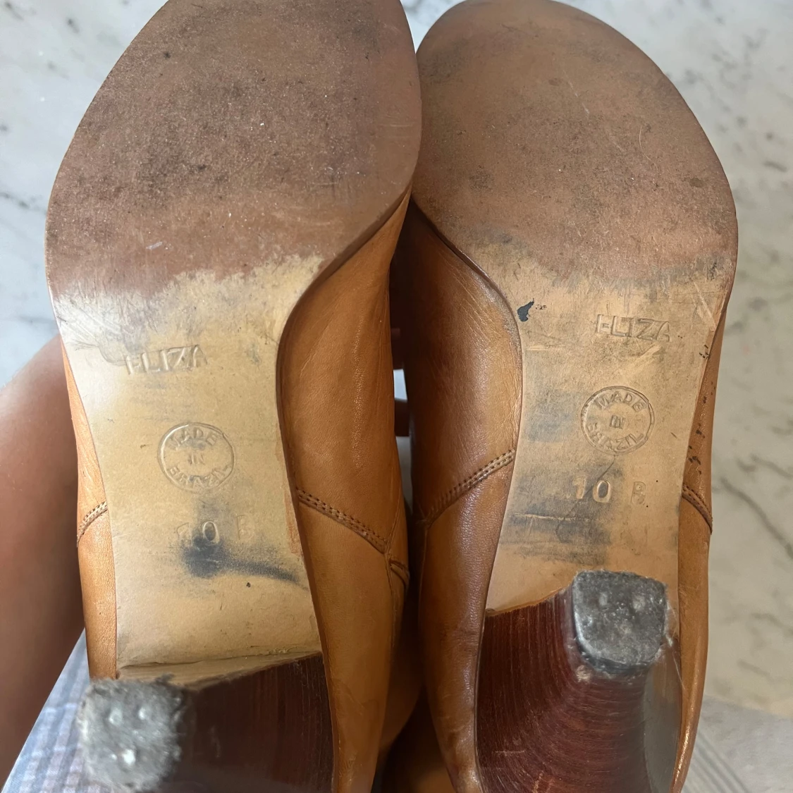 Bruna skinnstövletter med klack - 4