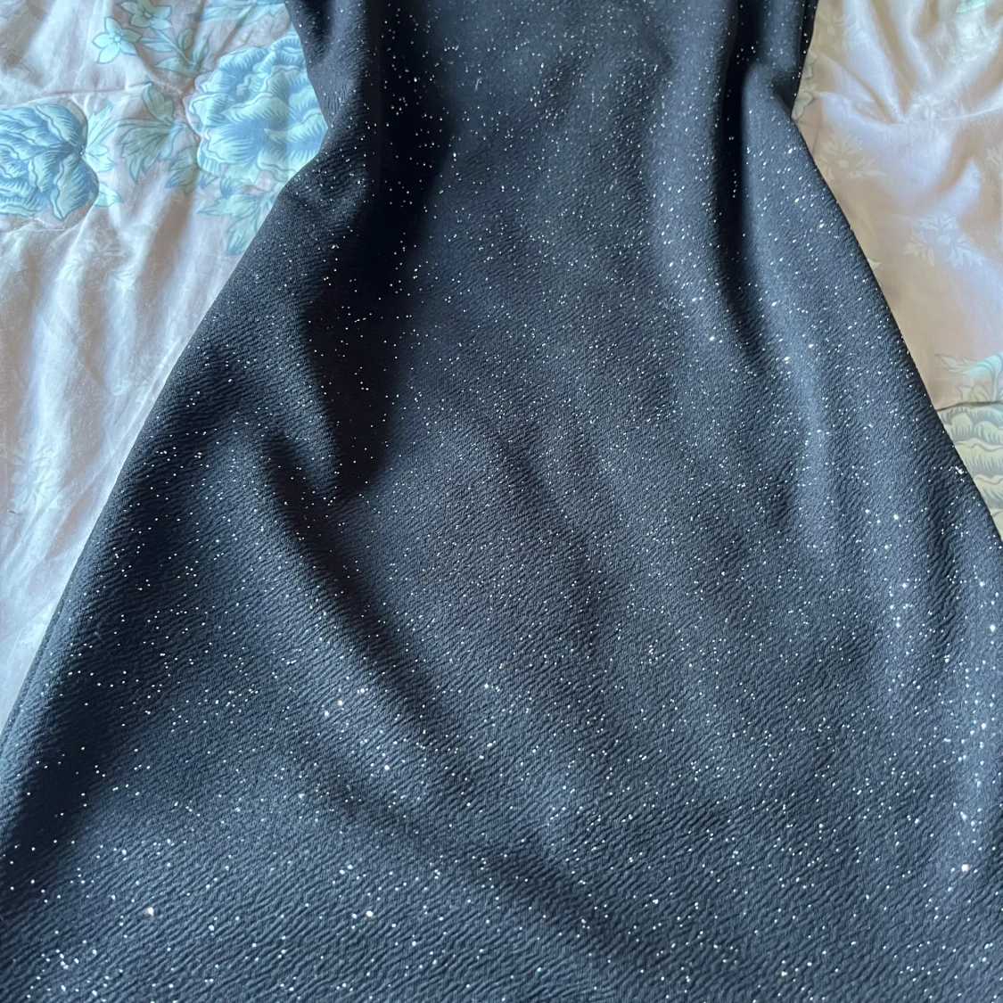 Svart glittrig klänning  - 2
