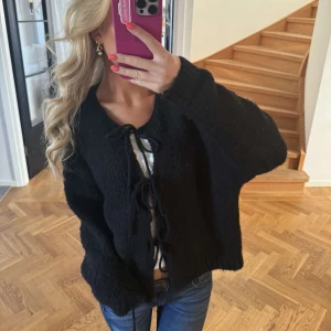 Kofta me rosetter - Jätte söt kofta me knyt rosetter✨✨🥰🥰 använd 1 gång