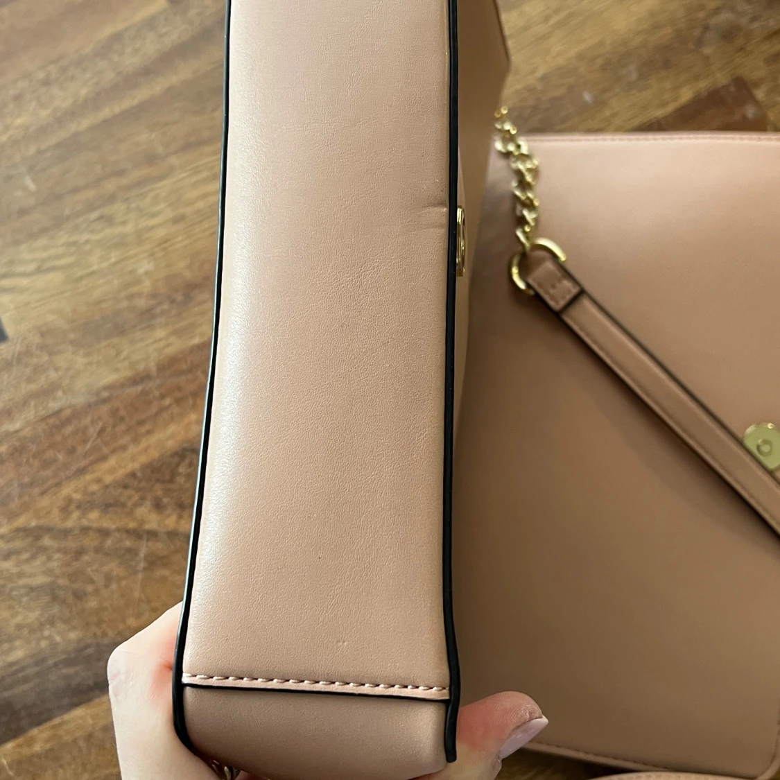 Rosa quiltad axelväska från Guess - 4