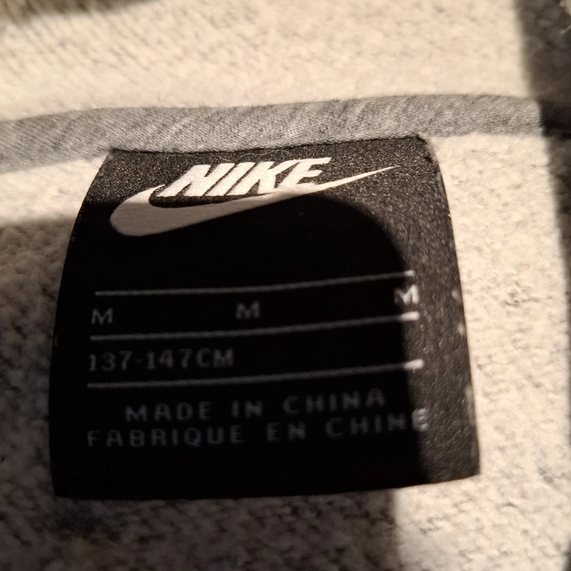 Grå hoodie från Nike 137-147 cm - 2