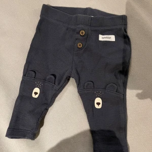 Byxa newbie - Använda fåtal tillfällen! Tvättade parfymfritt och kommer från ett djur och rökfritt hem 🦋