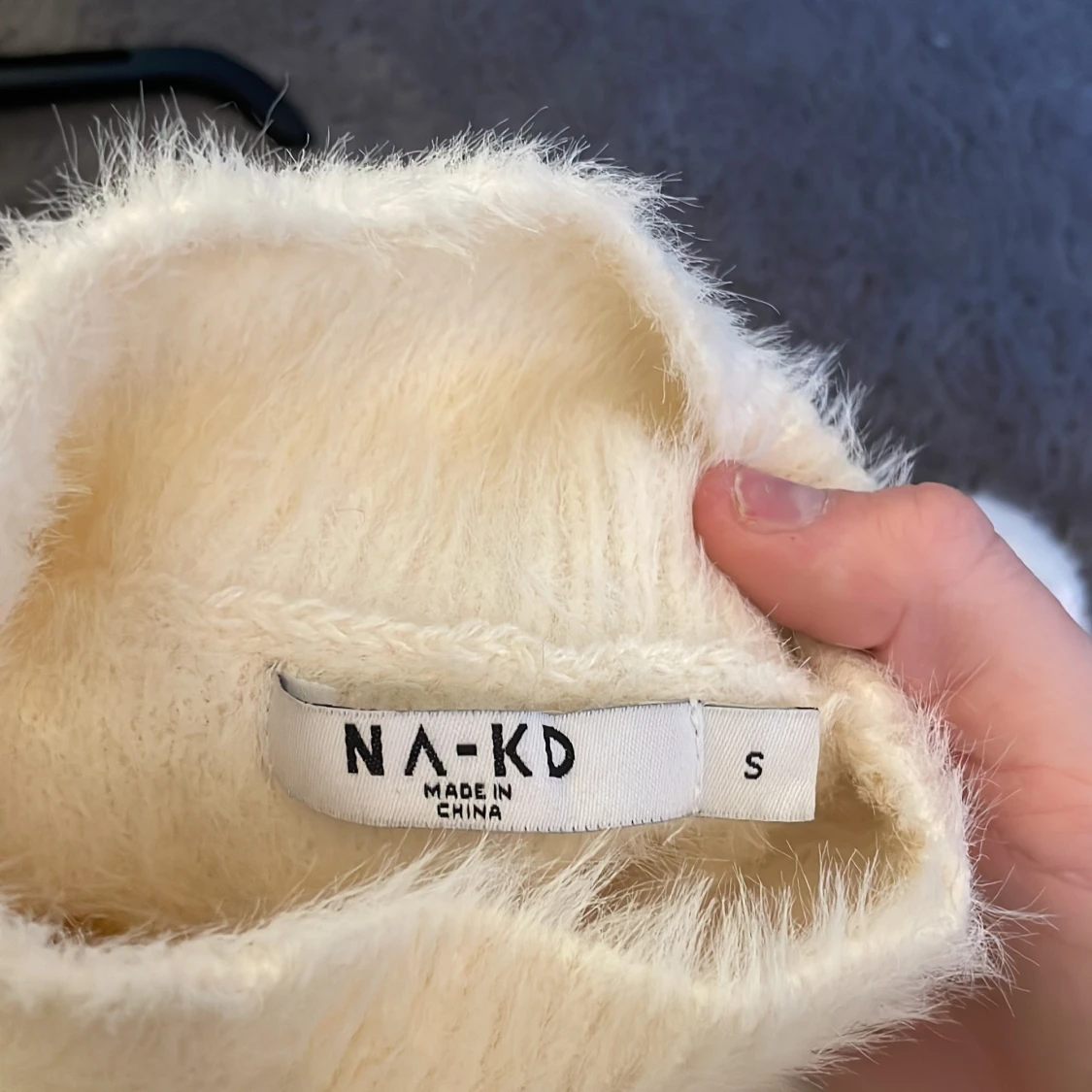 Vit fluffig tröja från NA-KD - 2