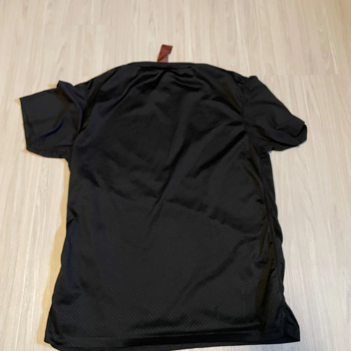 Svart tränings T-Shirt från newbody - 1