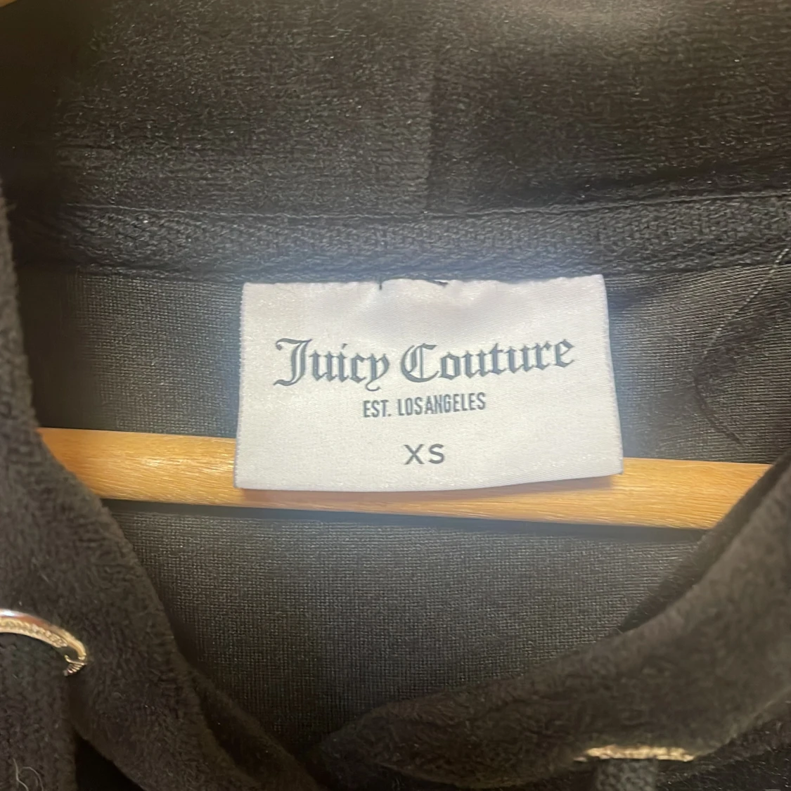 Svart hoodie från Juicy Couture - 2
