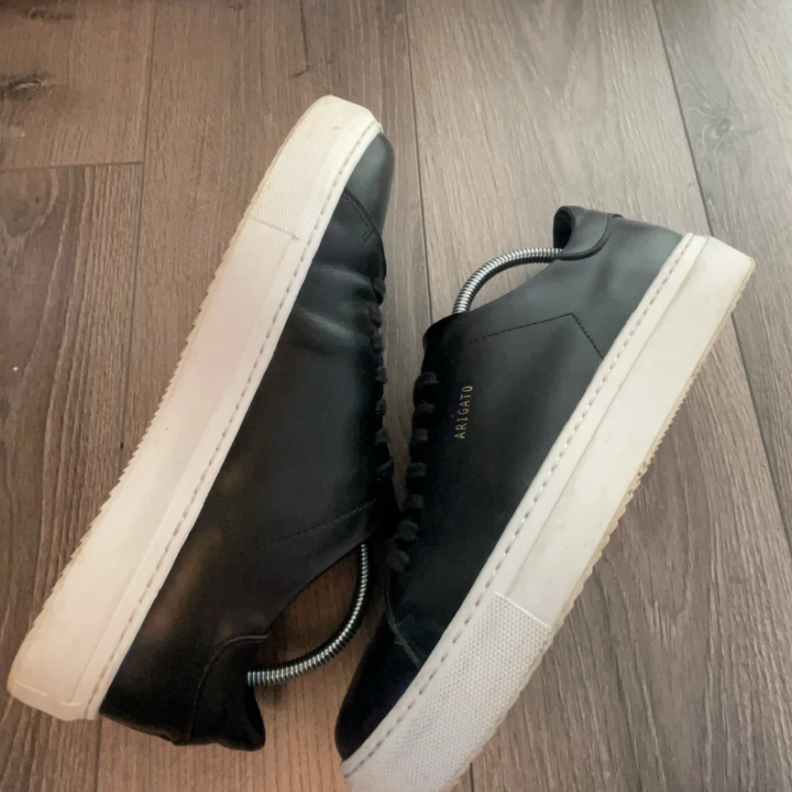 Svarta sneakers från Axel Arigato - 1