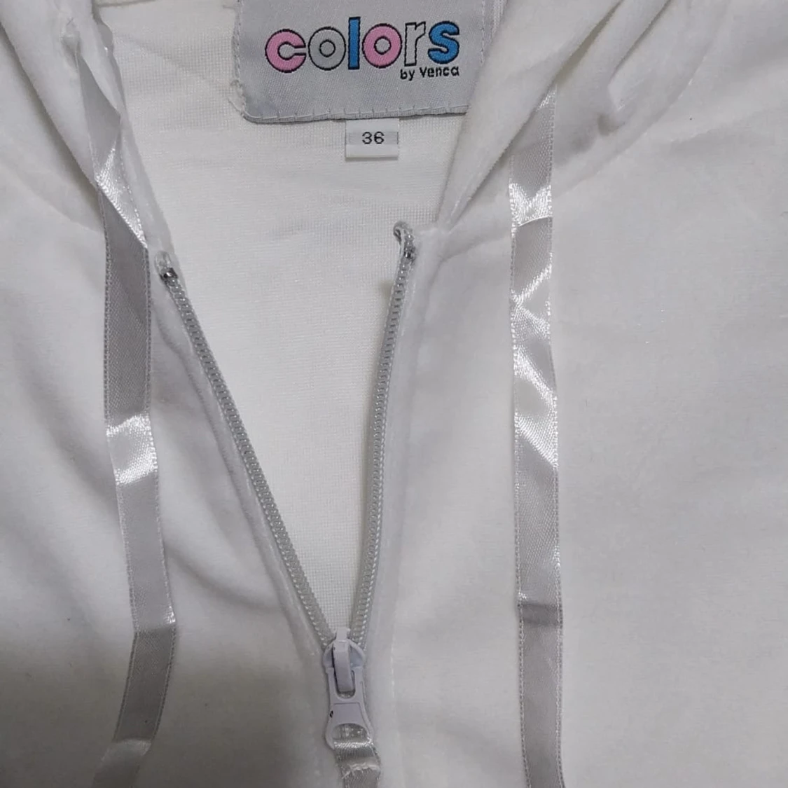 Vit mjukisbyxa och hoodie (pyjamas) från Colors by Venca - 2