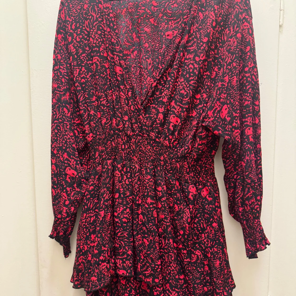 Svart och röd klänning från Zara