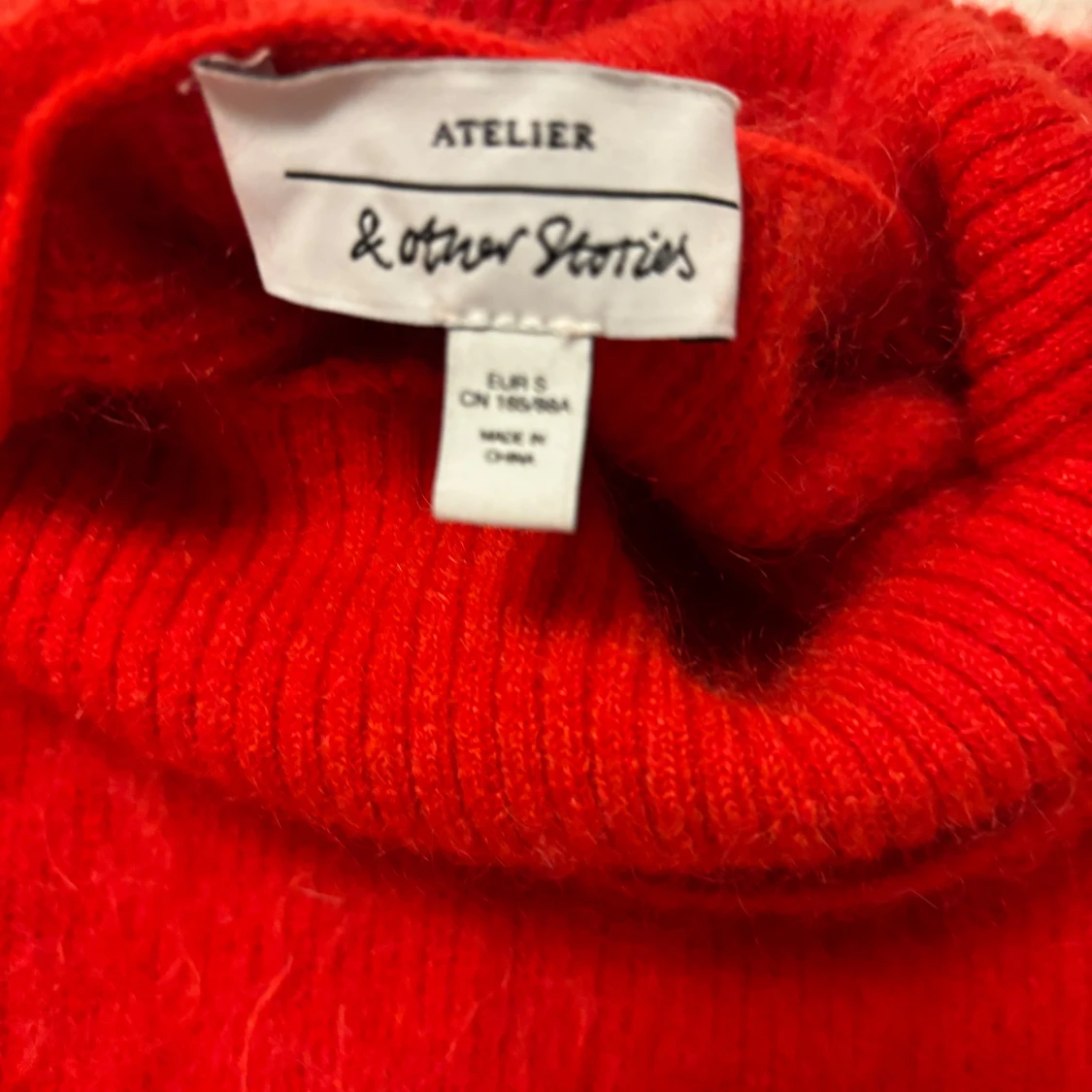 Röd mohairtröja från & Other Stories - 1