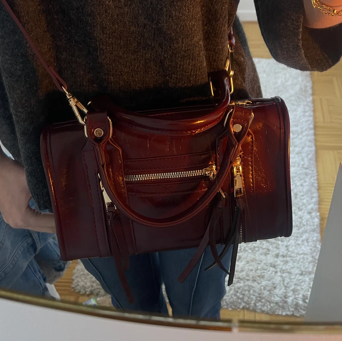 Vinröd väska  - 1