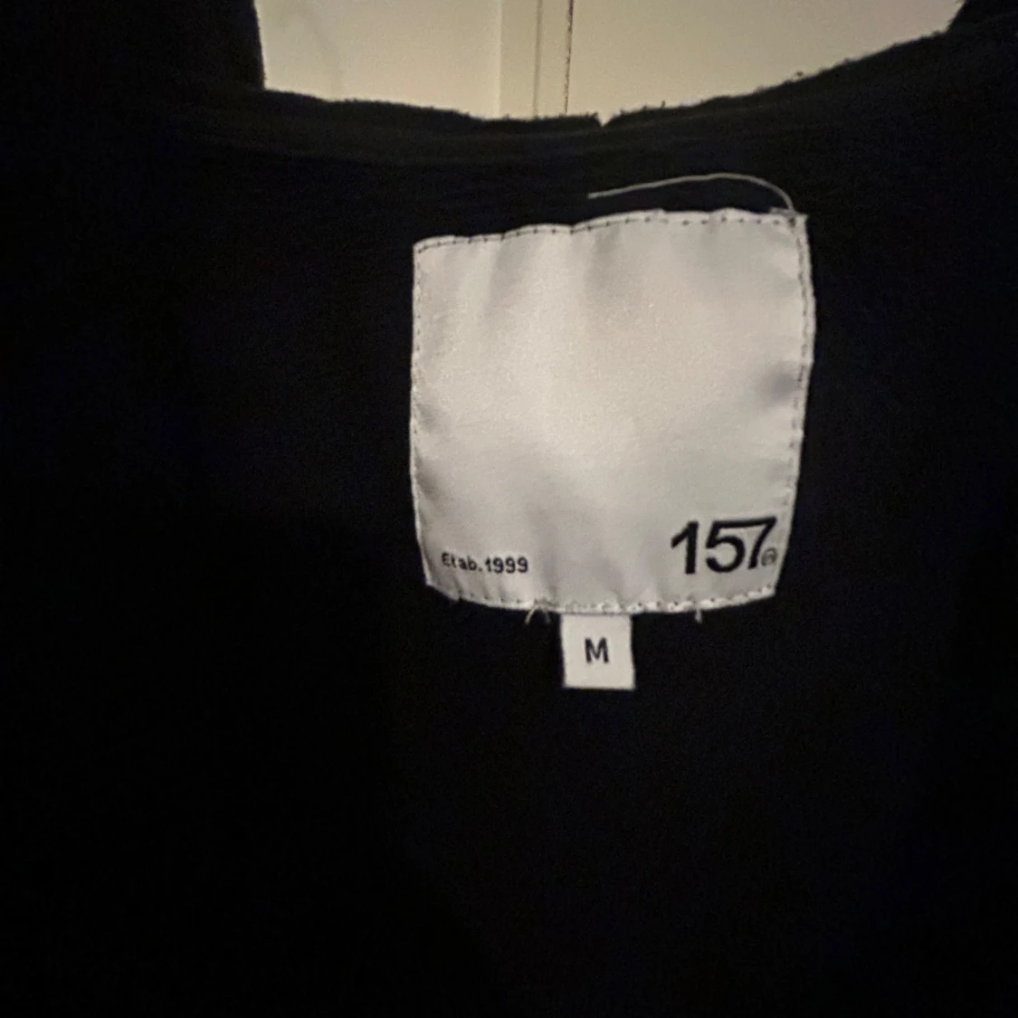 Svart kort hoodie från 157 - 2