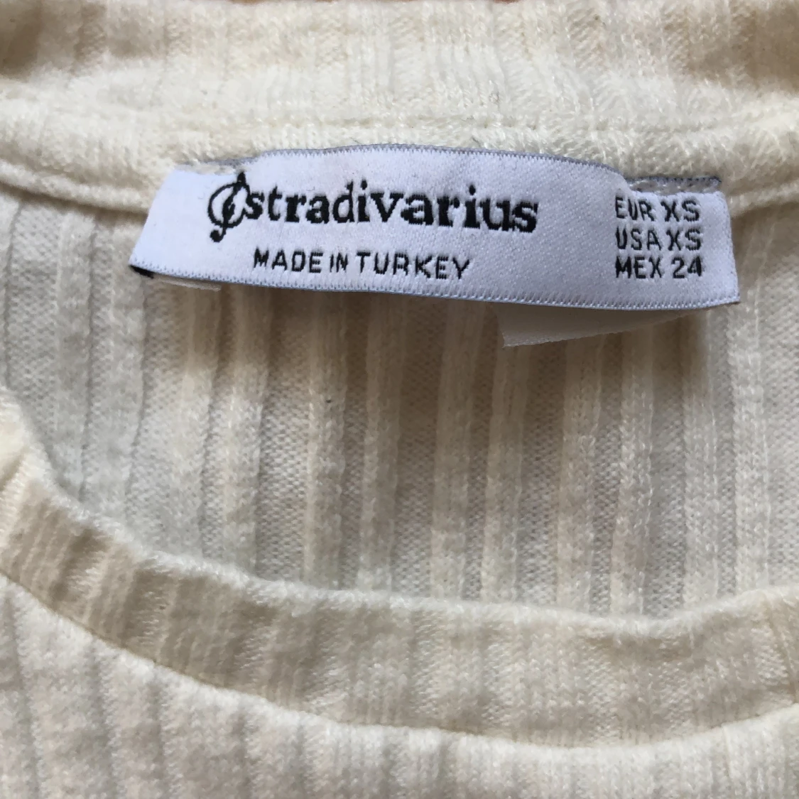 Vit ribbad topp från Stradivarius - 2