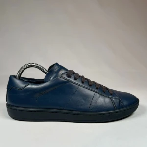 Saint Laurent skor - Stilrena saint laurent skor i läder. Storlek 40-41. Dustbag ingår liten repa på tån. Bara höra av er om ni har några frågor 