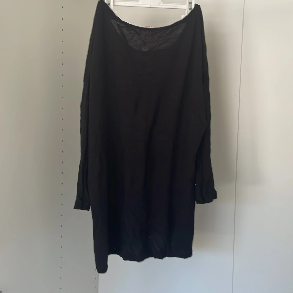 Svart långärmad tröja med paljetter - 1