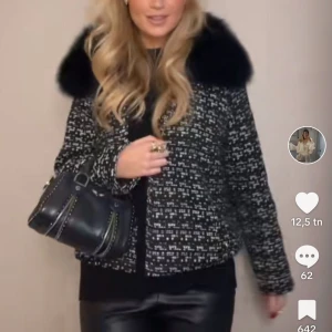 Jacka  - Säljer denna så snygga vår jacka 😍