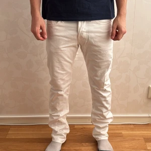 Replay jeans - Replay jeans | Skick: 9/10 | Size - 31 | Fraktar via postnord eller instabox | Hör av dig vid minsta fråga eller fundering // Ricco Wardrobe