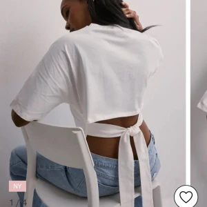 Söker tröja från nelly!! - Söker den trendiga open back tie toppen från Nelly i strl xxs. Köper för 100-200kr