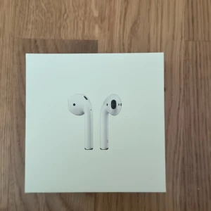 Hörlurar - Hej jag säljer dessa hörlurar eftetsom de var felköp. Kvitto finns. De är i princip helt nya. 