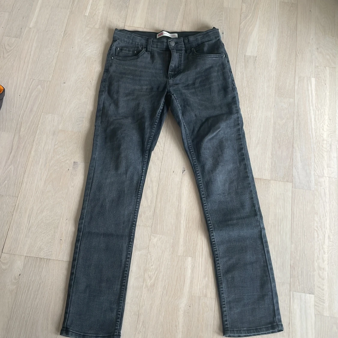 Grå jeans från Levi's - 1