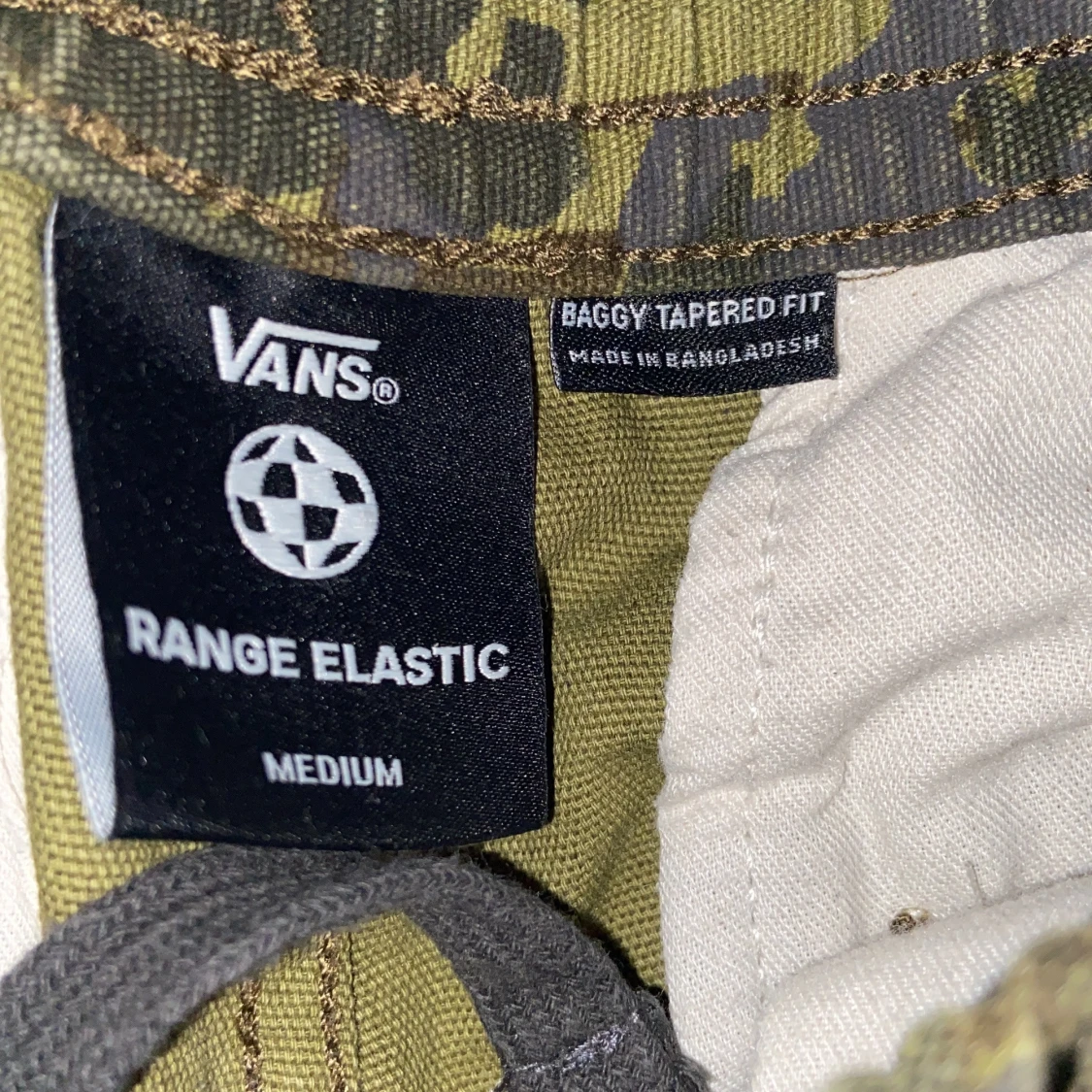 Camouflage cargobyxor från Vans - 90