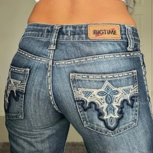 Low waisted jeans - Midjemått: 37cm rakt över, innerbenslängd: 81cm🎀🫶🏼☺️