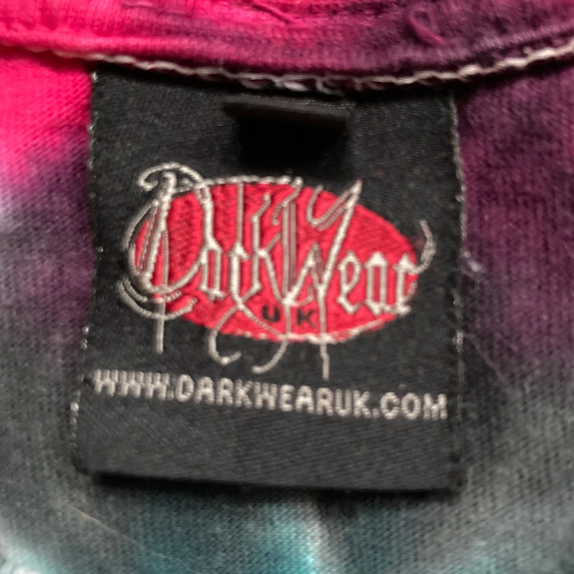 Färgglad tie-dye t-shirt från Darkwear UK - 91