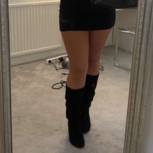 Svarta boots  - Snygga boots som endast är använda 1 gång då de inte kommer till någon användning, skriv privat för fler bilder 