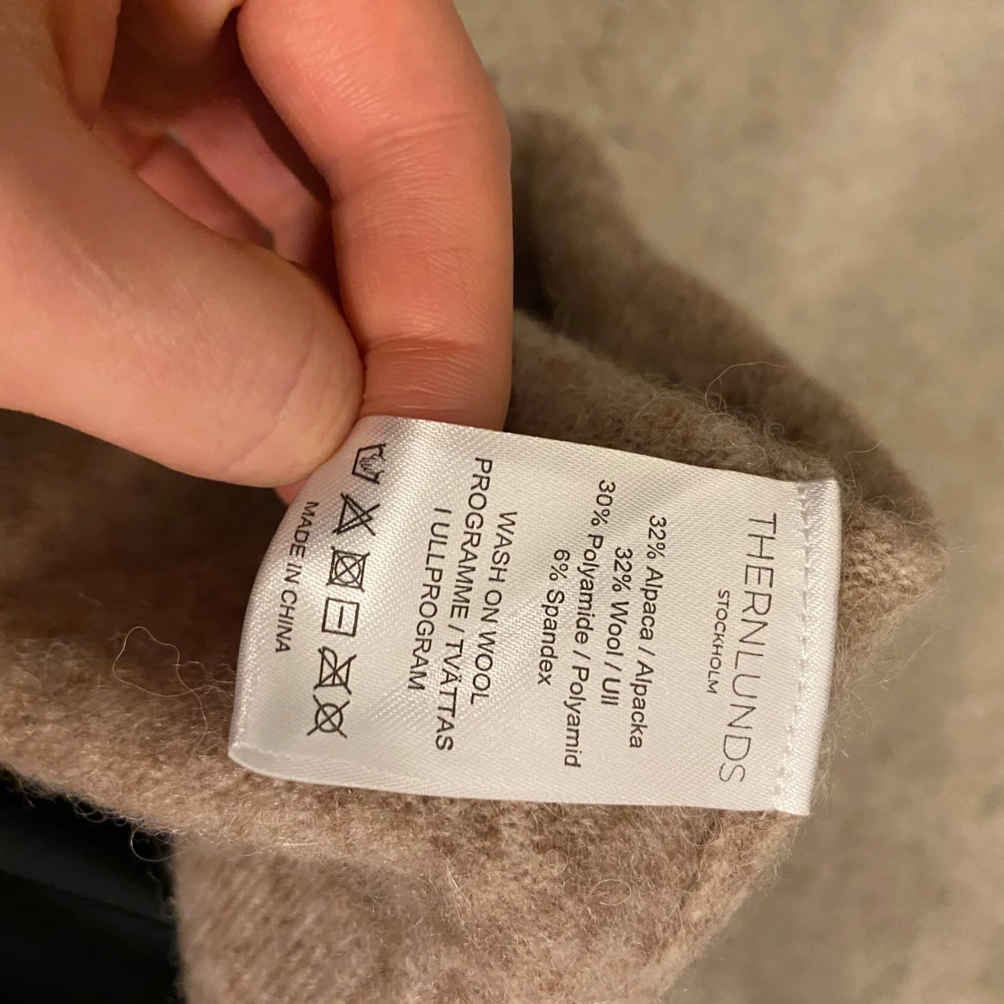 Beige stickad tröja från Thernlunds - 92